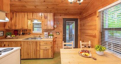 Apple Ridge - 2 Bed/1Bath/Hot Tub/Great Location