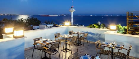 Family Room | Terrace/patio