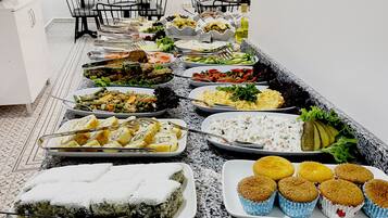 Sudah termasuk sarapan prasmanan setiap hari