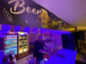 Bar junto a la piscina