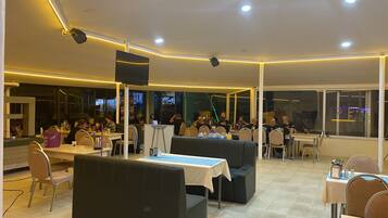 Ping pong, books, stereo