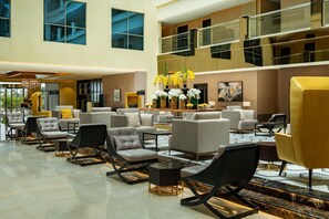 Lobby - Four Points by Sheraton Production City, Dubai (Dubai)