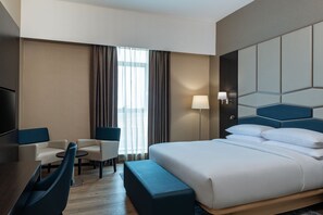 Classic King Bed, (Comp. Shuttle to DMCC Metro, Marina Mall & JBR, 20% off on F&B outlet) | Minibar, in-room safe, individually decorated, individually furnished - Four Points by Sheraton Production City, Dubai (Dubai)