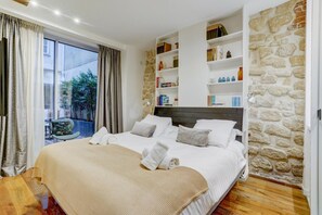 3 makuuhuonetta, työpöytä, silitysrauta/-lauta, Wi-Fi