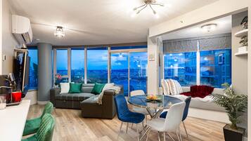 Smart TV, video games, Netflix, DVD player