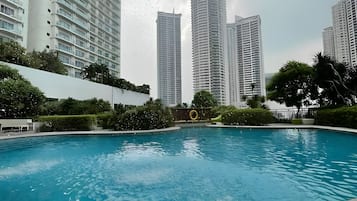 2 outdoor pools