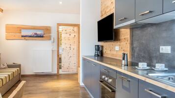 Kühlschrank, Ofen, Herdplatte, Geschirrspüler