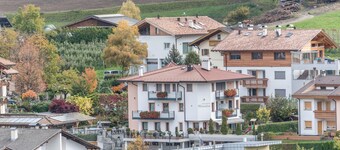 Appartement supérieur 'Marialisa Apt Orchidee' avec vue sur la montagne, bain à remous et Wi-Fi