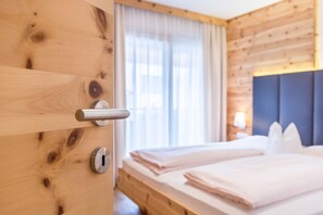 1 slaapkamer, een strijkplank/strijkijzer, gratis wifi, beddengoed