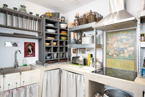 Fridge, microwave, stovetop, coffee/tea maker - Holiday Home 'La Casuca' with Sea View, Wi-Fi and Air Conditioning (Vejer de la Frontera)