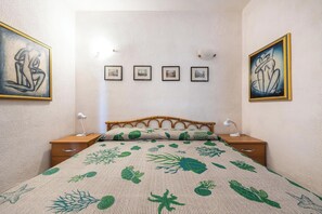 2 bedrooms, bed sheets