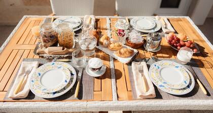Apartment 'Scorci di Mare Mediterraneo' for 4 with Garden, Wi-Fi, Pet Friendly