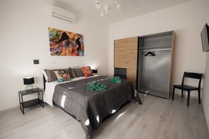 1 habitación, tabla de planchar con plancha, wifi gratis y ropa de cama 