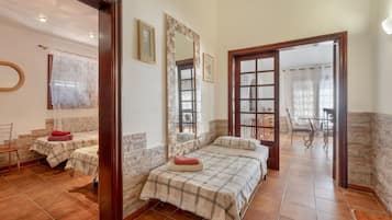 3 habitaciones, tabla de planchar con plancha y wifi gratis