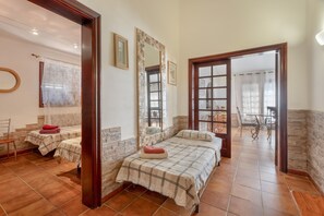 3 bedrooms, iron/ironing board, free WiFi, bed sheets