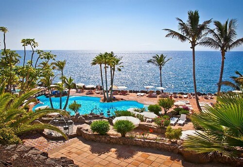 Holiday Accommodation "5-Bedroom Villa in Playa del Duque" with private pool