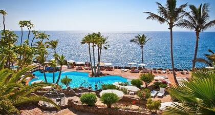 Holiday Accommodation "5-Bedroom Villa in Playa del Duque" with private pool