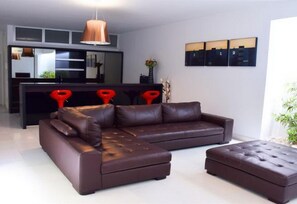 Interior - Holiday Accommodation "5-Bedroom Villa in Playa del Duque" with private pool (Adeje)