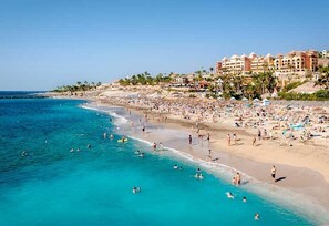 Beach nearby - Holiday Accommodation "5-Bedroom Villa in Playa del Duque" with private pool (Adeje)