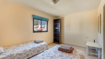 2 bedrooms, iron/ironing board, free WiFi, bed sheets