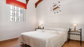 2 chambres, fer et planche à repasser, Wi-Fi gratuit, draps fournis