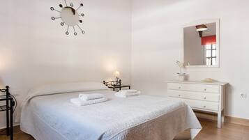 2 slaapkamers, een strijkplank/strijkijzer, gratis wifi, beddengoed