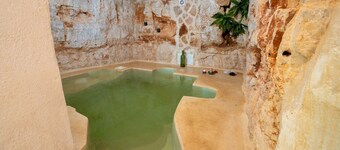 Vakantiehuis 'Lamia with Pool' met gedeeld zwembad, Wi-Fi en airconditioning