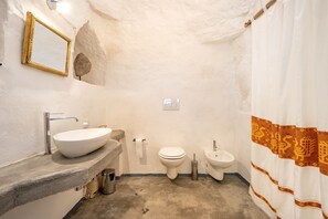 تجهيزات دش، مجففات شعر، مناشف