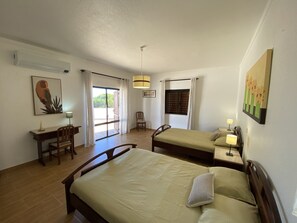 4 bedrooms, iron/ironing board, free WiFi, bed sheets - Villa 'Júlia e Tavares' with Sea View, Private Pool and Wi-Fi (Vilamoura)