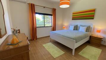 4 bedrooms, iron/ironing board, free WiFi, bed sheets