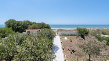 Una spiaggia nelle vicinanze