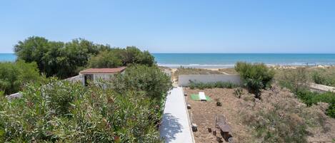 Una spiaggia nelle vicinanze