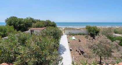 Villa Rosa with Sea Access, Hot Tub and Air Conditioning, Pet-Friendly