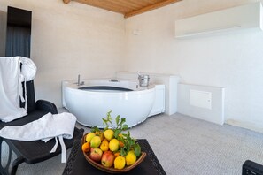 Spa - Villa Rosa with Sea Access, Hot Tub and Air Conditioning, Pet-Friendly (Pachino)
