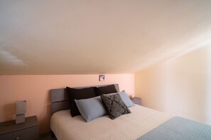 2 camere, ferro/asse da stiro, Wi-Fi gratuito, lenzuola