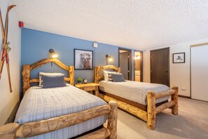 2 bedrooms, iron/ironing board, internet, bed sheets