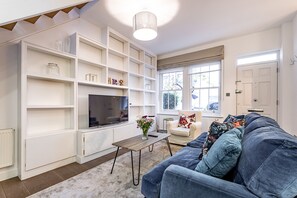 Superior House | Living room | 42-inch flat-screen TV with cable channels, TV, Netflix