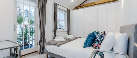 2 bedrooms, Egyptian cotton sheets, premium bedding, down duvets