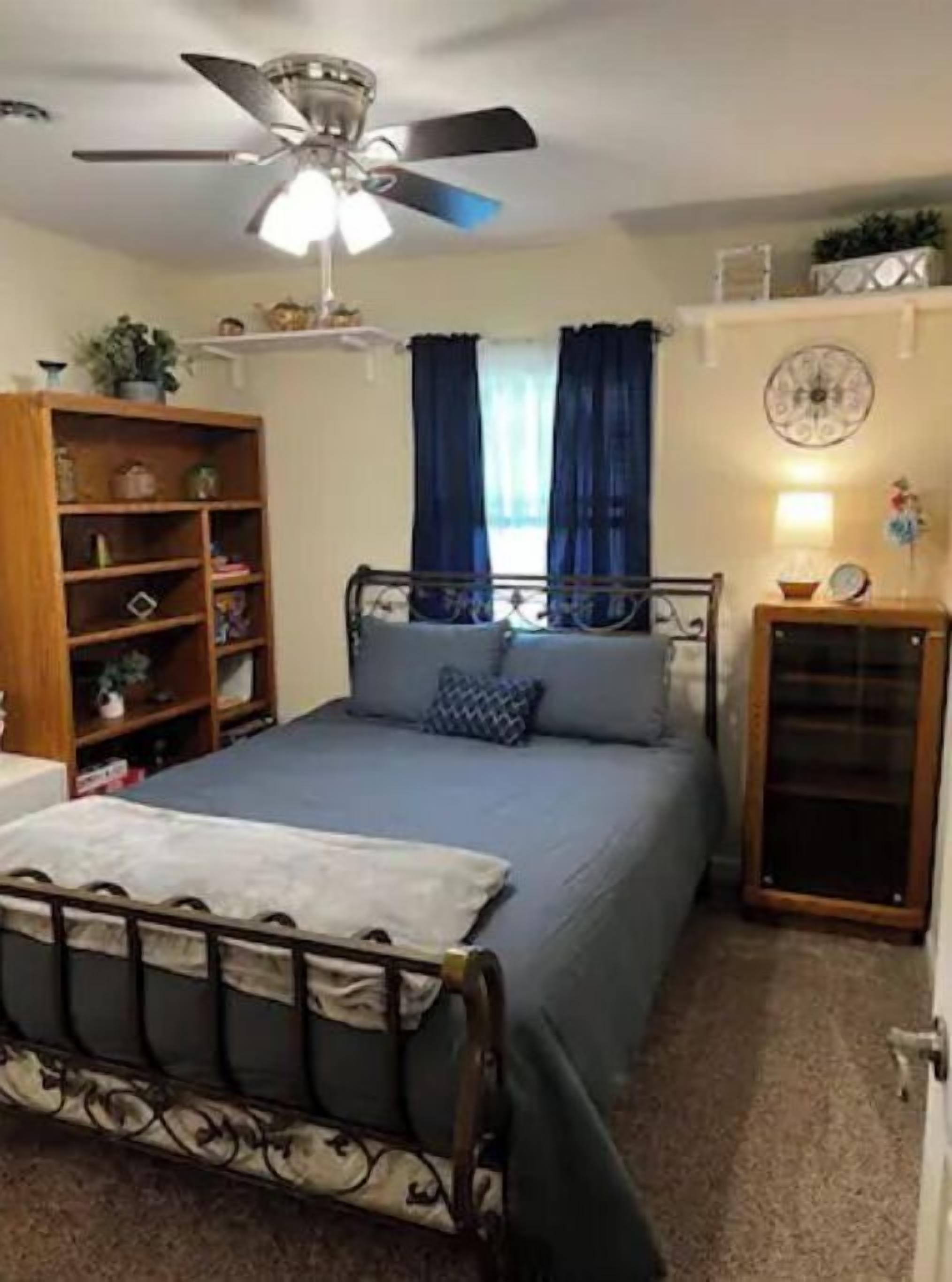 3 habitaciones, escritorio, tabla de planchar con plancha y wifi gratis 