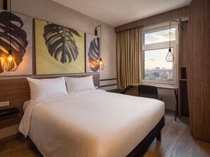 Phòng Tiêu chuẩn, 1 giường đôi | Bàn, khu vực làm việc phù hợp cho laptop, màn/rèm cản sáng 