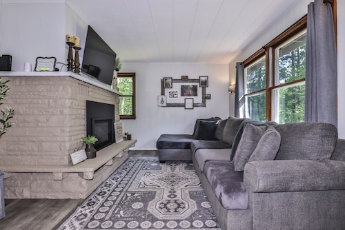 Cozy Cottage: Year-Round Adventure Base