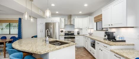 House, 4 Bedrooms | Private kitchen | Fridge, oven, coffee/tea maker, toaster