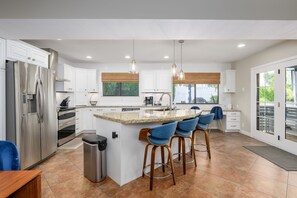 Casa, 4 habitaciones | Cocina privada | Frigorífico, horno, cafetera o tetera y tostadora