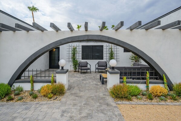 House, 4 Bedrooms | Terrace/patio