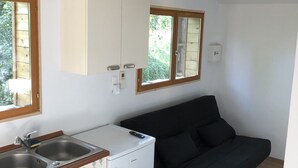 Kaffetrakter/tekoker, kjøleskap, ovn og kokeplater
