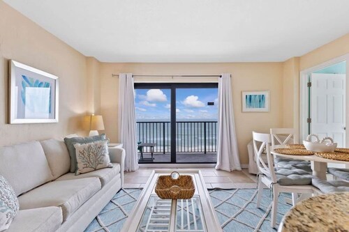 Oceanfront Condo at Sunglow Resort, Pool & Hot Tub