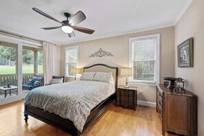 4 bedrooms, desk, iron/ironing board, free WiFi