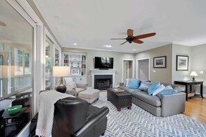 Smart TV, fireplace, offices