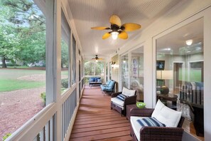Terrace/patio - Beautiful Lake/Golf View Home (Eatonton)
