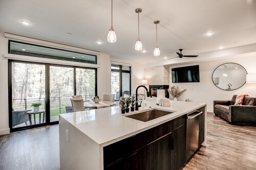 River West Ptarmigan Peak Condo: Upscale Riverfront Retreat